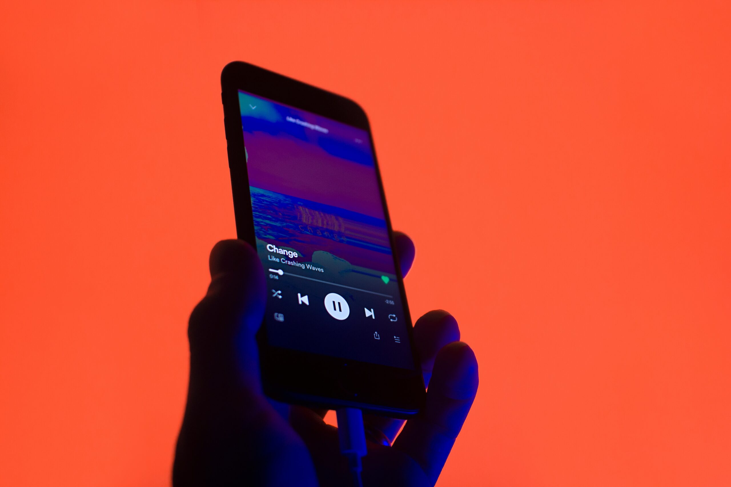 Spotify apuesta USD 1 billón en podcasts y la cosa se complica